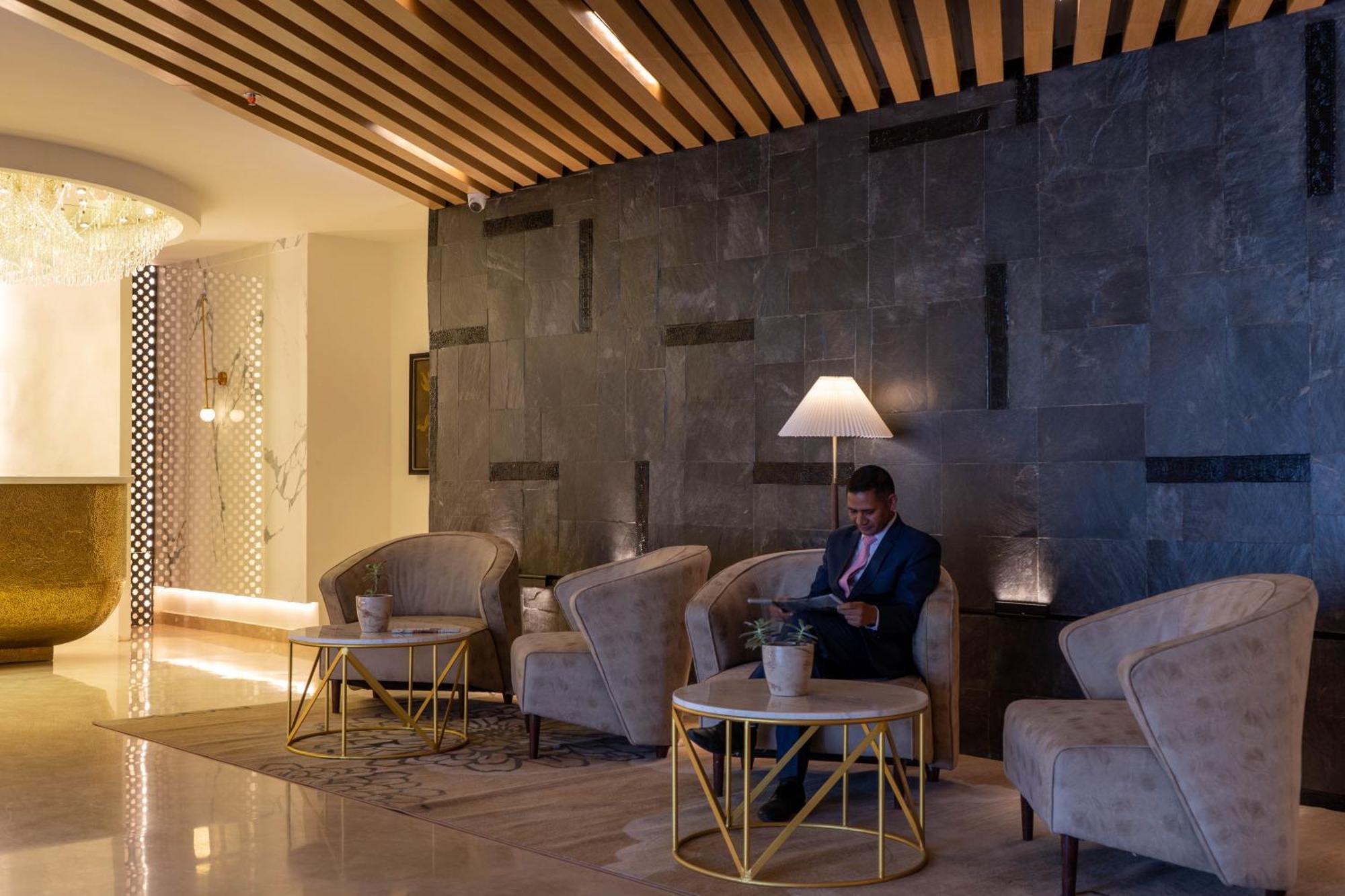 Square Hotel Катманду Экстерьер фото